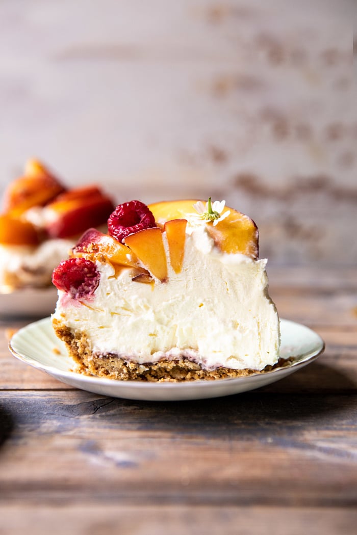 桃子和奶油椒盐脆饼饼|halfbakedharvest.com #pie #peach #summer #dessert #easy
