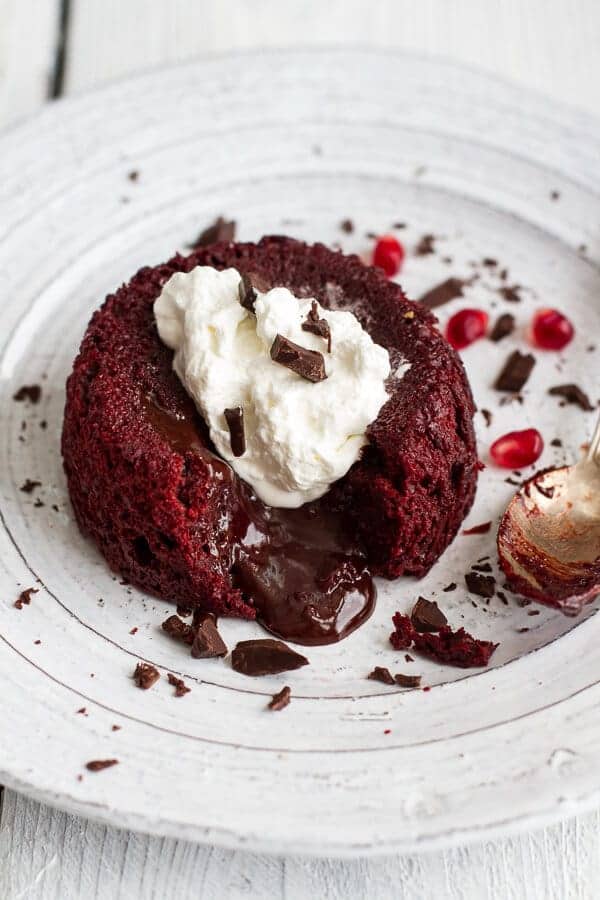 红丝绒熔融巧克力熔岩蛋糕与巧克力甘纳许中心|半烤收获
