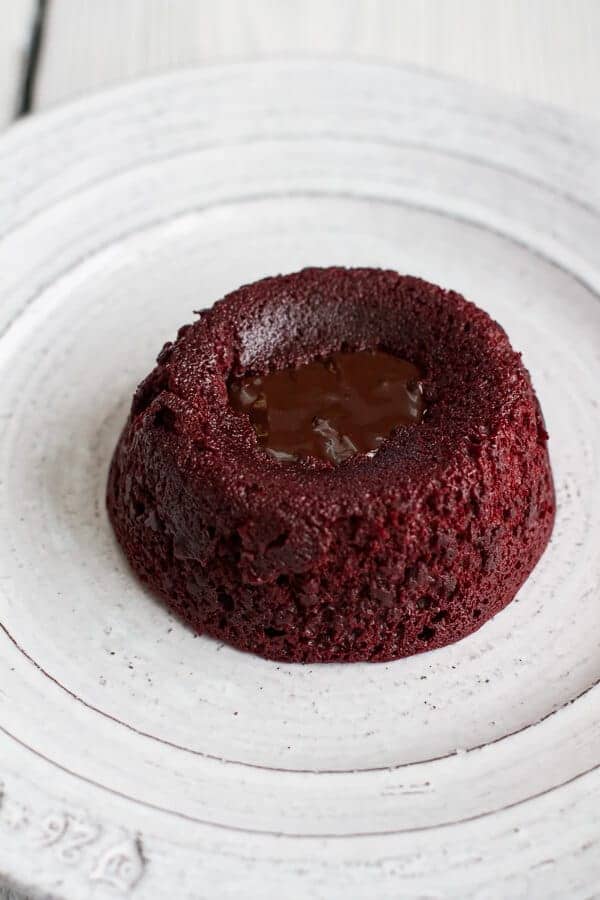 红丝绒熔融巧克力熔岩蛋糕与巧克力甘纳许中心|半烤收获