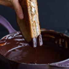 有赤霞珠巧克力火锅的烤浮动仪。