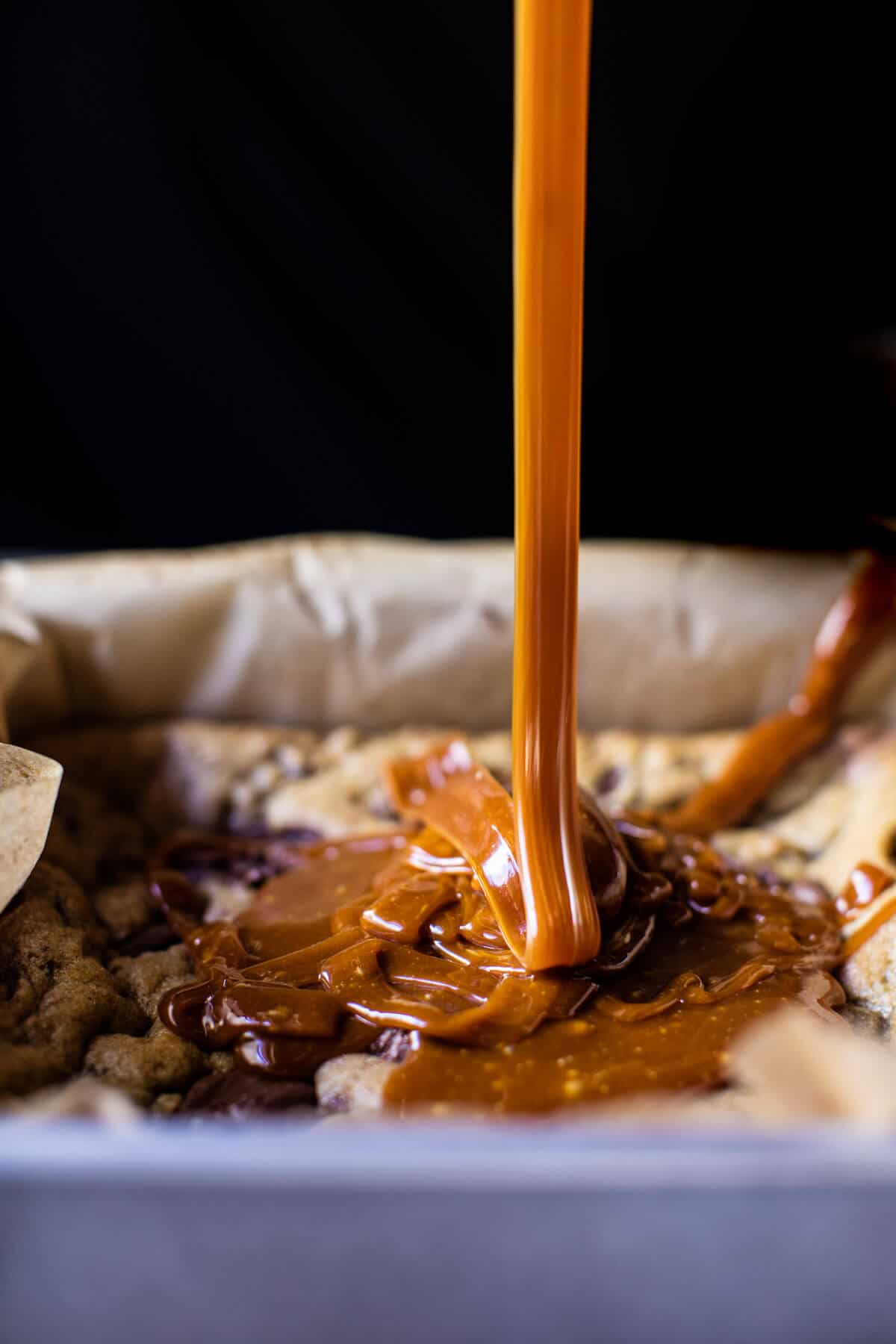 Mocha Caramel Crunch巧克力芯片饼干吧|halfbakedharvest.com @hbharvest.