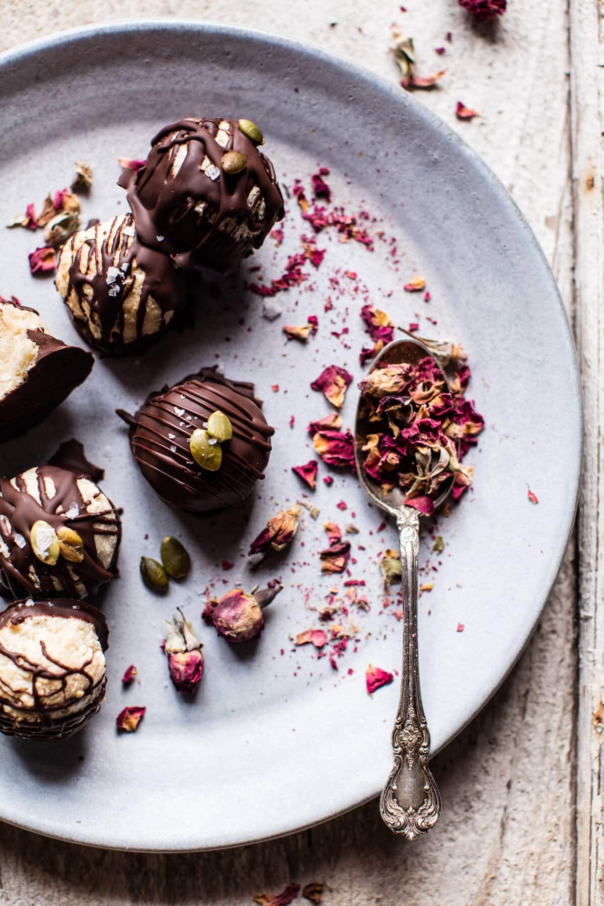 巧克力蘸椰子焦糖马卡龙