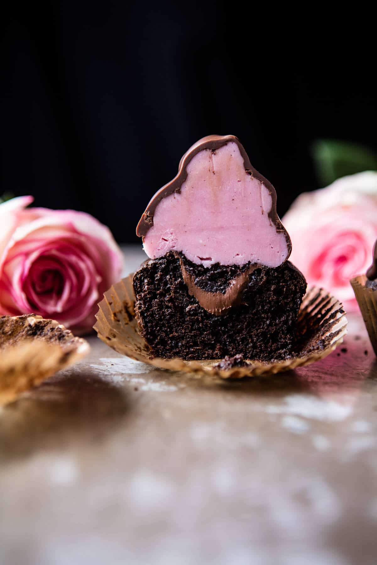 情人的惊喜巧克力高帽蛋糕|halfbakedharvest.com @hbharvest