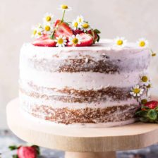 草莓椰子胡萝卜马斯卡彭奶油蛋糕。