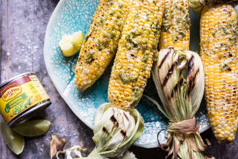墨西哥烤玉米用绿色智利蜂蜜黄油