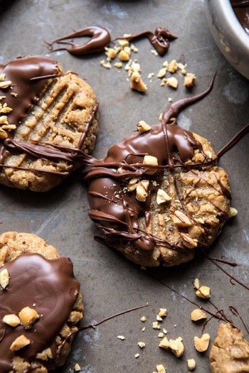 5种成分巧克力蘸花生酱饼干。