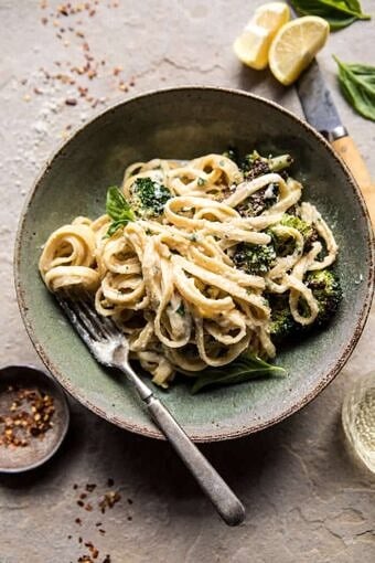 无岩石西兰花芬太金|halfbakedharvest.com @hbharvest #healthy #pasta #pasta #hummus