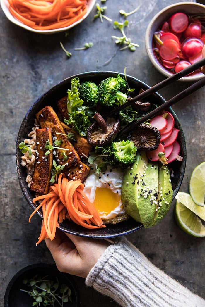 Superfood Bibimbap与酥脆豆腐|halfbakedharvest.com #vegan #healthy #korean #bowl #BOB娱乐下载recipes