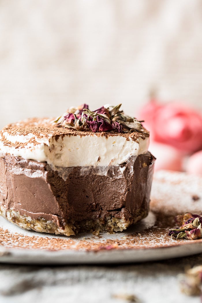 素食巧克力蛋奶蛋糕| halfbakedharvest.com #巧克力#甜点#健康#素食#不烘焙