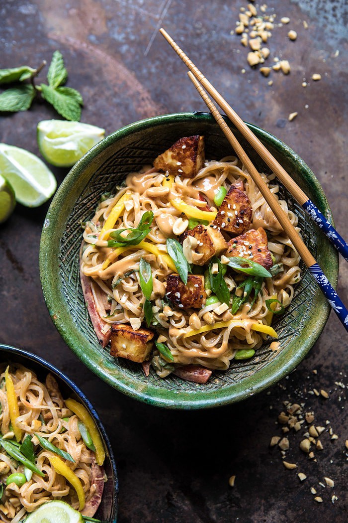 胜过芝麻halloumi的20分钟花生面条|更好halfbakedharvest.com #quick #easy #noodles #thai #BOB娱乐下载recipes