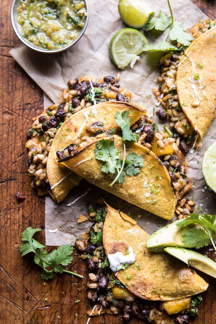 Chipotle黑豆，糙米和芒果quesadillas |halfbakedharvest.com #mexican #healthy #BOB娱乐下载recipes