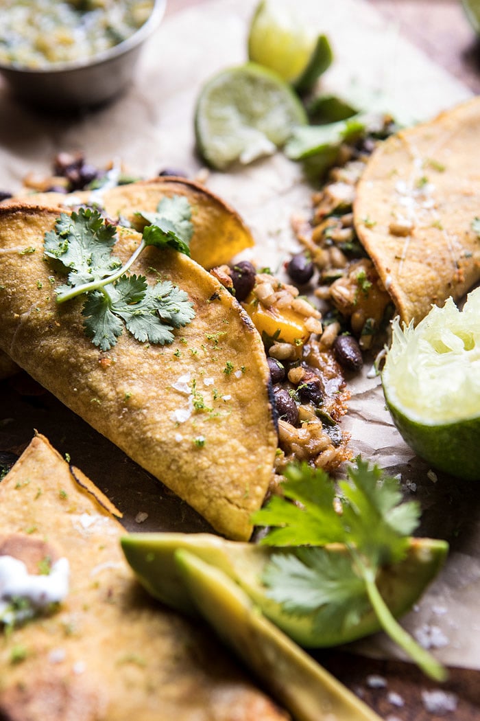 墨西哥辣椒黑豆，糙米和芒果玉米饼|半烤收获网#墨西哥#健康#食谱BOB娱乐下载