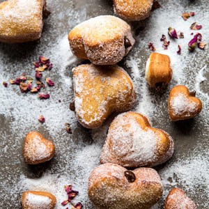 容易巧克力心脏甜甜圈|halfbakedharvest.com #valentinsday #doughnut #easy #rBOB娱乐下载ecipes