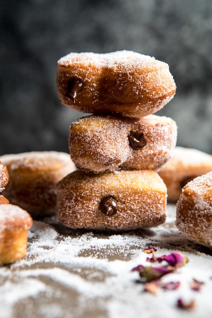 容易巧克力心脏甜甜圈|halfbakedharvest.com #valentinsday #doughnut #easy #rBOB娱乐下载ecipes