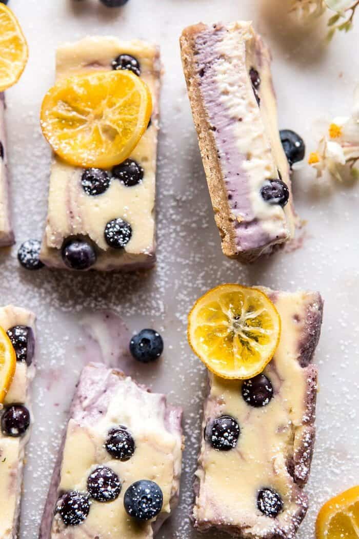 蓝莓柠檬芝士蛋糕带糖果柠檬|半烤harvest.com #春天#复活节#芝士蛋糕#甜点