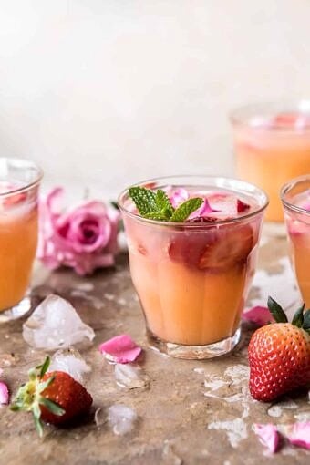 铸造橙和草莓冷却器|halfbakedharvest.com #cocktail #spring #BOB娱乐下载recipes #brunch