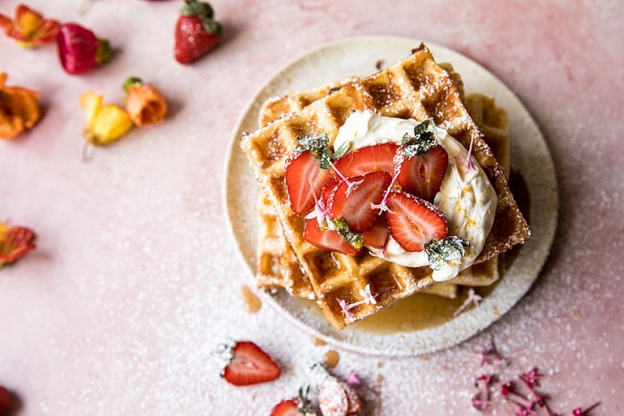 一夜之间华夫饼配鞭打迈耶柠檬奶油和草莓|halfbakedharvest.com #brunch #breakfast #waffles #east #mothersday