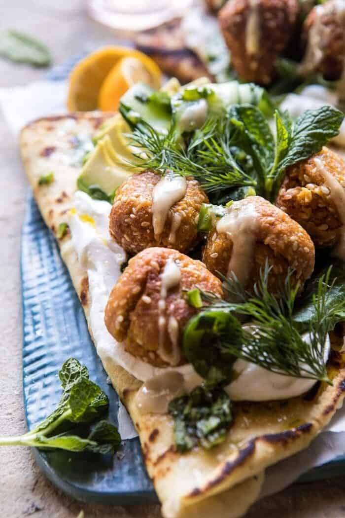 芝麻沙拉三明治配姜芝麻酱和Jalapeño酱|半烤收获网#希腊#健康#食谱BOB娱乐下载
