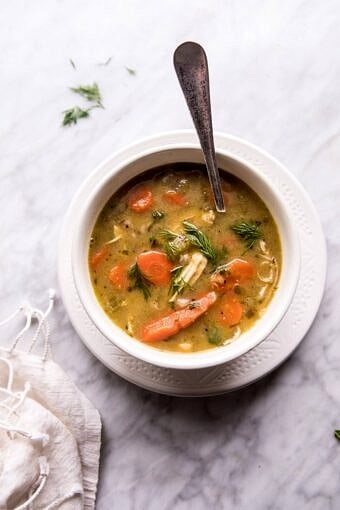 慢炖锅白鸡汤|halfbakedharvest.com #crockpot #soup #healthy #recipe