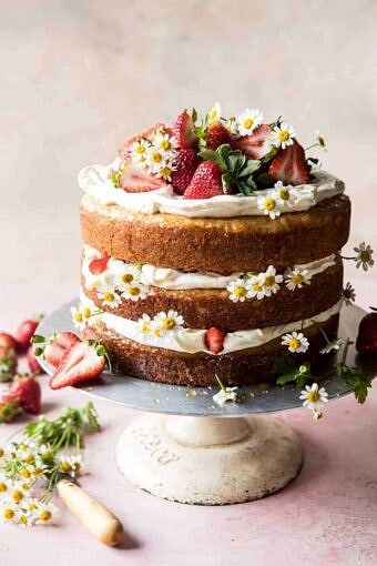 草莓洋甘菊裸蛋糕|halfbakedharvest.com #cake #spring #strawberry #BOB娱乐下载recipes #easter