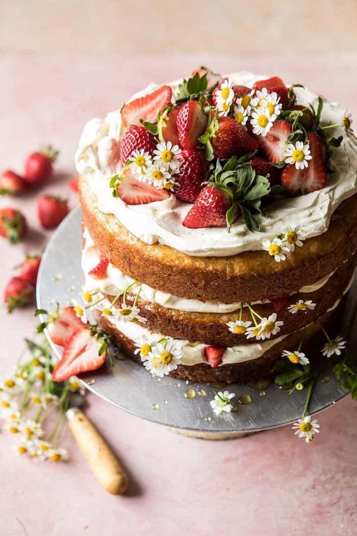 草莓洋甘菊赤裸蛋糕|halfbakedharvest.com #cake #spring #strawberry #BOB娱乐下载recipes #easter