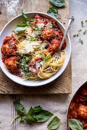 晒干的番茄和意大利乳清干酪火鸡肉丸|halfbakedharvest.com #pasta #italian #easy #healthy