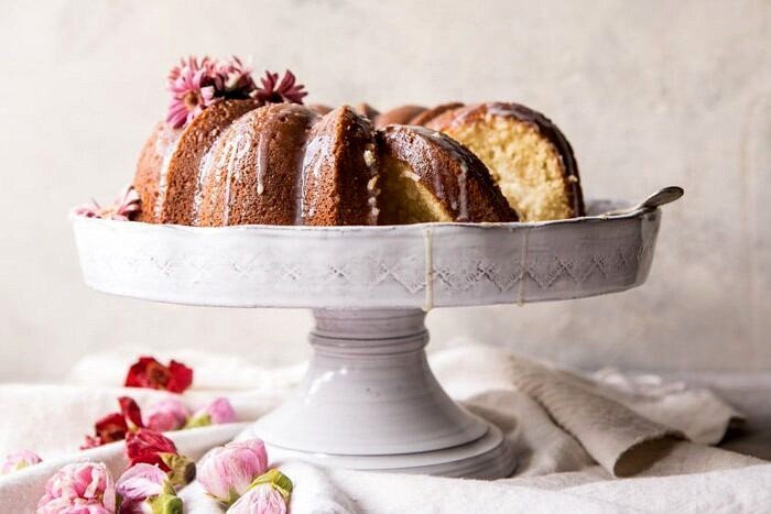 奶油芝士旋转椰子Tres Leches Cake |halfbakedharvest.com #cake #mexican #BOB娱乐下载recipes #spring