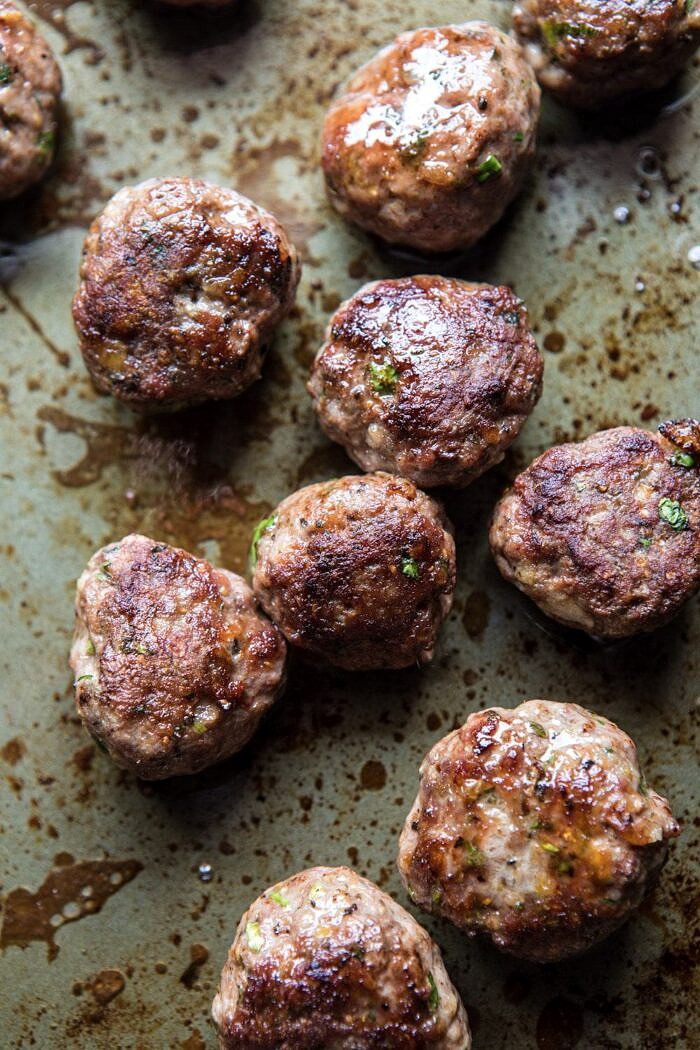 希腊羊肉肉丸与鳄梨女神酱|halfbakedharvest.com #lamb #easy #meatballs