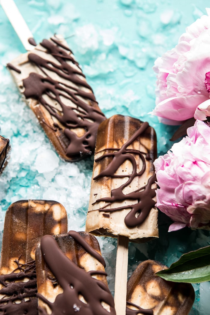 巧克力椰子拿铁乳脂软糖冰棍儿角度的照片关闭