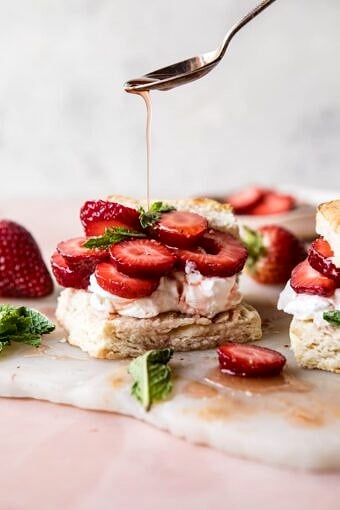 草莓波旁酥饼|半烤收获网站#草莓#酥饼#春天#夏天#简单食谱