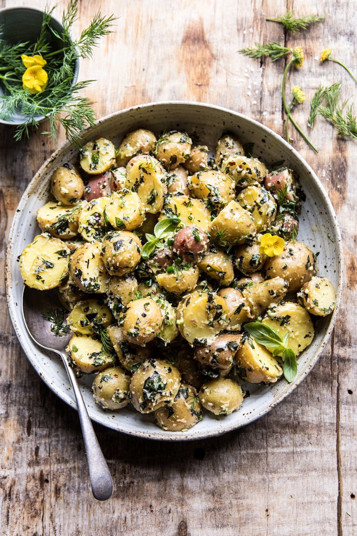 最好的赫尔比马铃薯沙拉|halfbakedharvest.com #summer #easyrecipe #vegan #potatoes