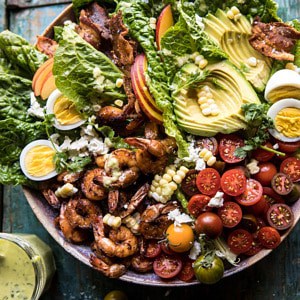 Chipotle Shrimp Cobb Salad with Jalapeno Corn Vinaigrette | halfkedharvest.com #虾#沙拉#夏季食谱#墨西哥BOB娱乐下载
