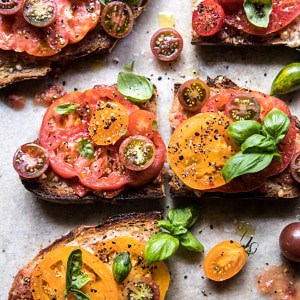 传家宝番茄，罗勒和马克托多士|halfbakedharvest.com #tomatoes #basil #easyBOB娱乐下载recipes #summercipes