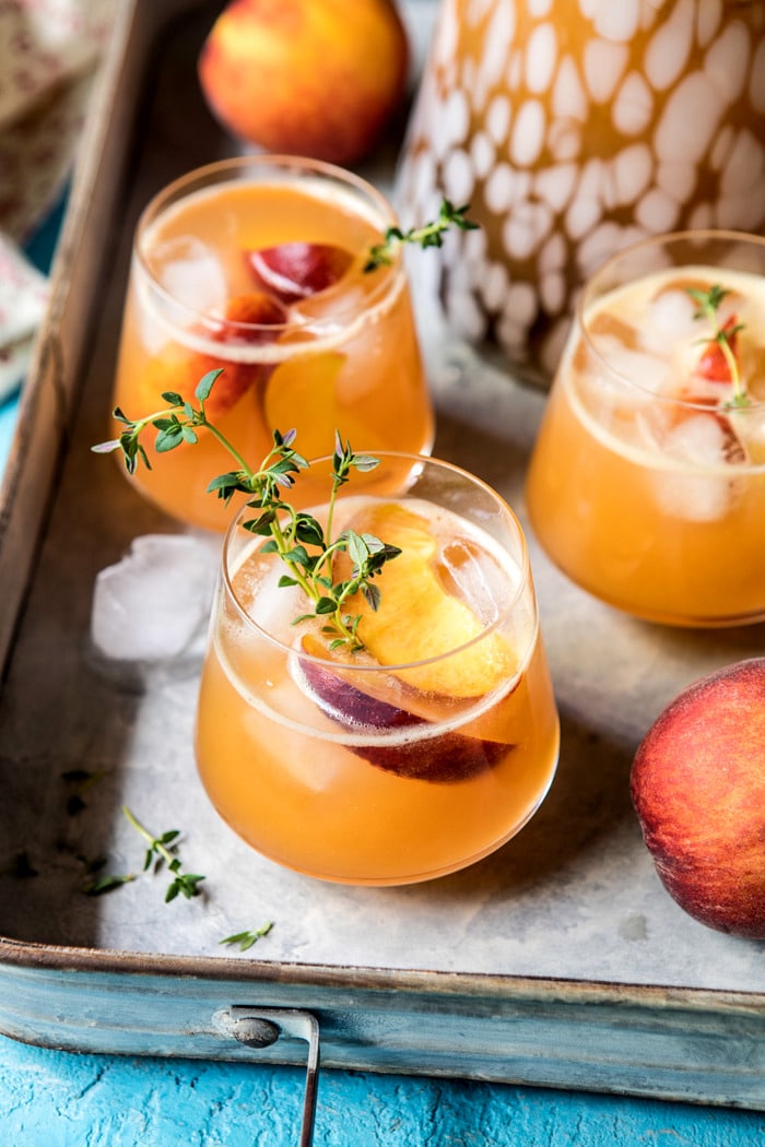甜宝坛桃柠檬水|halfbakedharvest.com #peaches #bourbon #lemonade