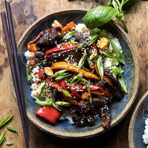 30分钟韩国牛肉和辣椒芝麻米|halfbakedharvest.com #quick #easy #familydinner #korean #steak