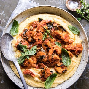 罗勒柚虾用奶油玉米玉米粥|halfbakedharvest.com #shrimp #easyBOB娱乐下载recipes #polenta #healthy