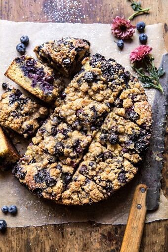破裂蓝莓豆蔻扣|halfbakedharvest.com #blueberry #cake #summerBOB娱乐下载cipes #easyrecipes #dessert