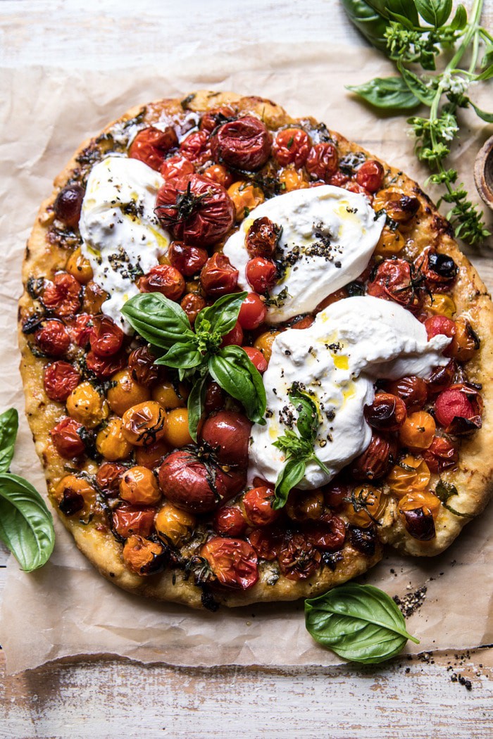 大蒜和草药烤樱桃番茄披萨与焦糖洋葱|halfbakedharvest.com #pizza #tomatoes #easyBOB娱乐下载recipes #dinner #summer