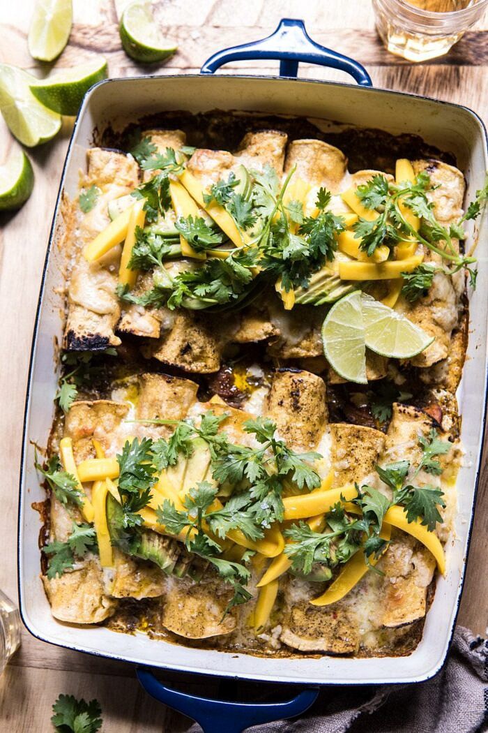 Salsa Verde鸡肉和夏南尼辣酱玉米饼和玉米饼halfbakedharvest.com #mexican #enenchiladas #zucchini #summBOB娱乐下载errecipes #easy