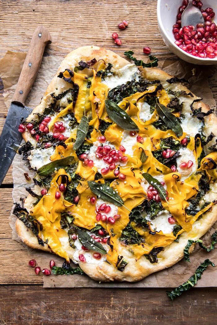 焦糖洋葱，胡桃南瓜和脆皮羽衣甘蓝披萨|halfbakedharvest.com #pizza #autumn #fallBOB娱乐下载recipes #easy #easydinner