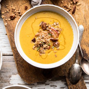 切达苹果南瓜汤用肉桂山核桃金宝|halfbakedharvest.com #soup #butternutsquash #autumnBOB娱乐下载recipes #thanksgiving
