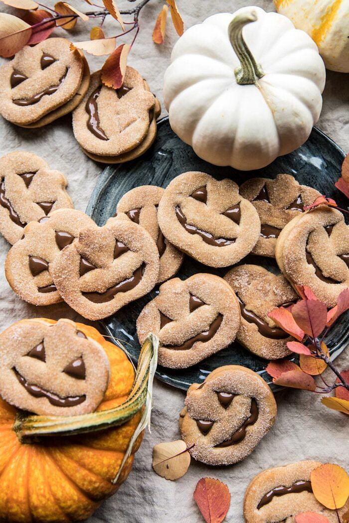 Milk Chocolate Stuffed Jack-O -Lantern Cookies | half - bakedharvest.com #halloween #thanksgiving # Cookies #BOB娱乐下载easyrecipes # Chocolate # holidayayrecipes #fallrecipes(万圣节食谱