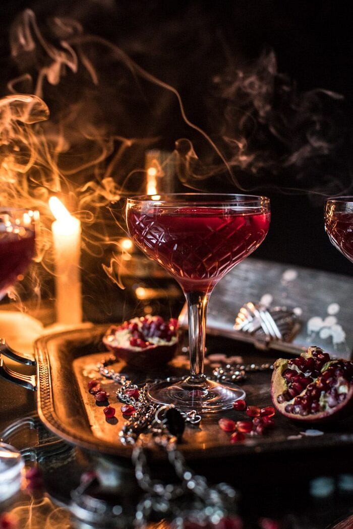 半血王子鸡尾酒|halfbakedharvest.com #cocktails #halloween #pomegranate #flow #autumn