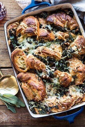 Herby蘑菇羊角面包填料|halfbakedharvest.com #stuffing #thanksgiving #easyBOB娱乐下载recipes #croissants