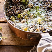 一锅西兰花奶酪野生稻砂锅|halfbakedharvest.com #wildrice #broccoli #casserole #fall #winter #easyBOB娱乐下载recipes #healthy