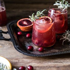 香料蔓越莓Rosé Spritzers | half - bakedharvest.com #鸡尾酒#感恩节#圣诞节#节日#简易食谱#宾治BOB娱乐下载