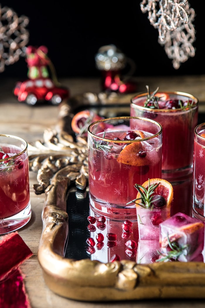 假日备错波坛拳|halfbakedharvest.com #bourbon #holiday #christmas #cocktails #pomegranate