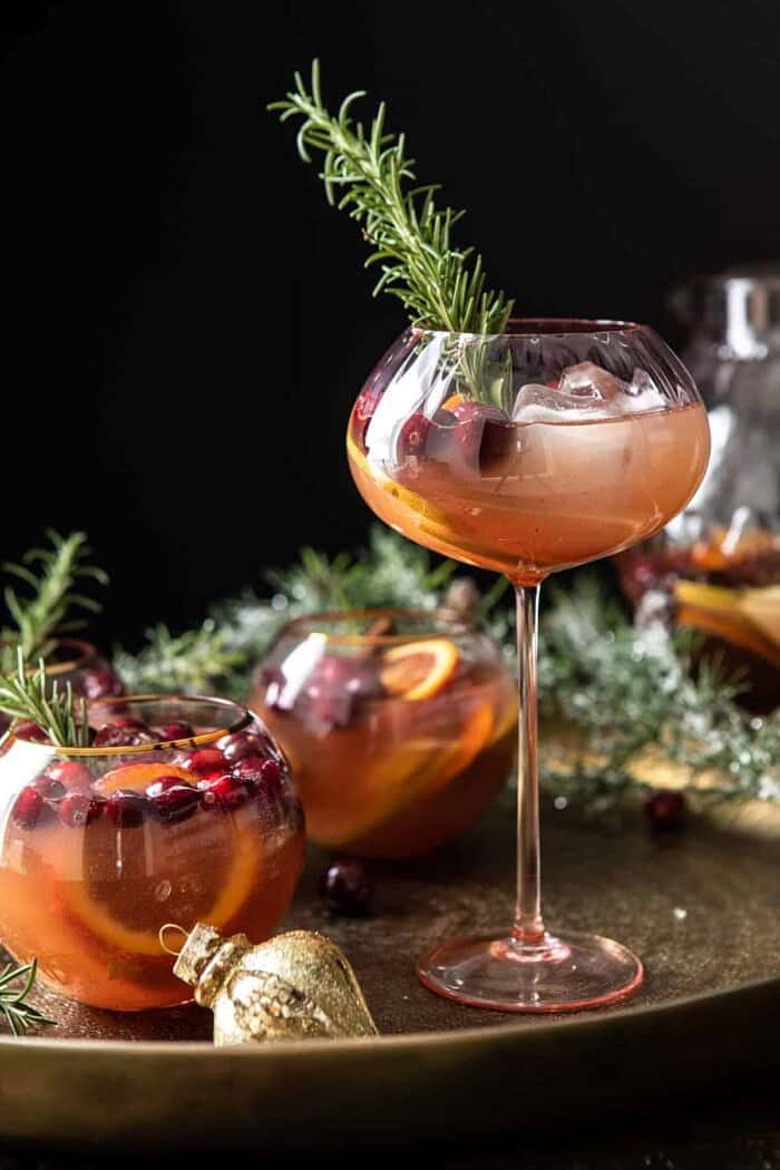 节日梨桑格里亚汽酒|halfbakedharvest.com #sangria #cocktail #drinks #Christmas