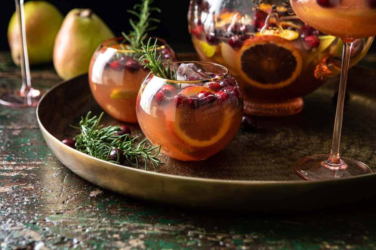 假日梨桑格里亚|halfbakedharvest.com #sangria #cocktail #drinks #christmas