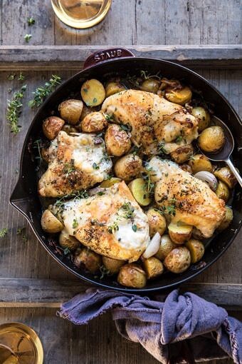 煎锅烤法国洋葱鸡肉和土豆|halfbakedharvest.com #chicken #skilletBOB娱乐下载recipes #easyrecipe #frenchonion